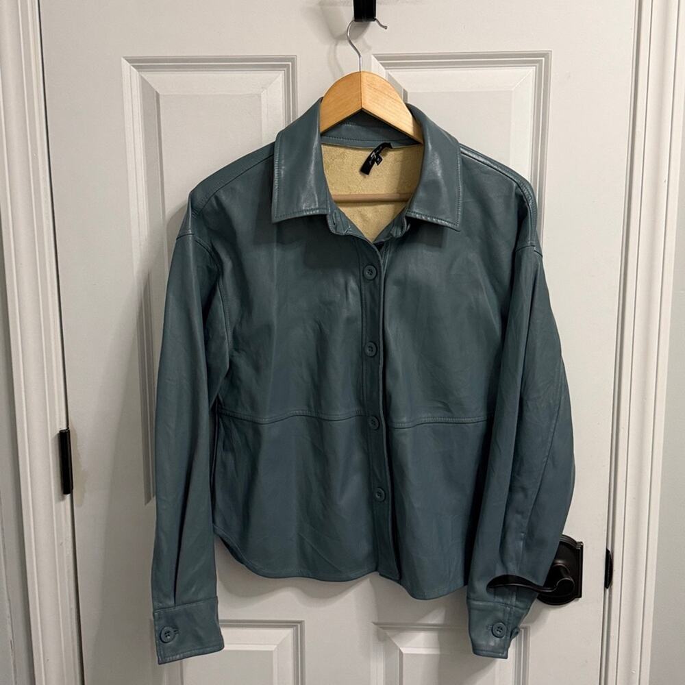 7 For All Mankind Vegan Faux Leather Women's Cropped Shirt Jacket size M